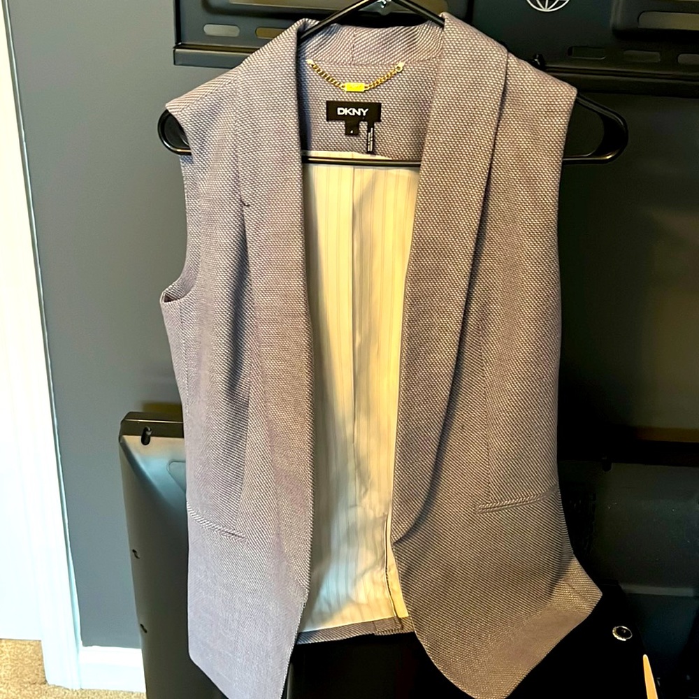 DKNY